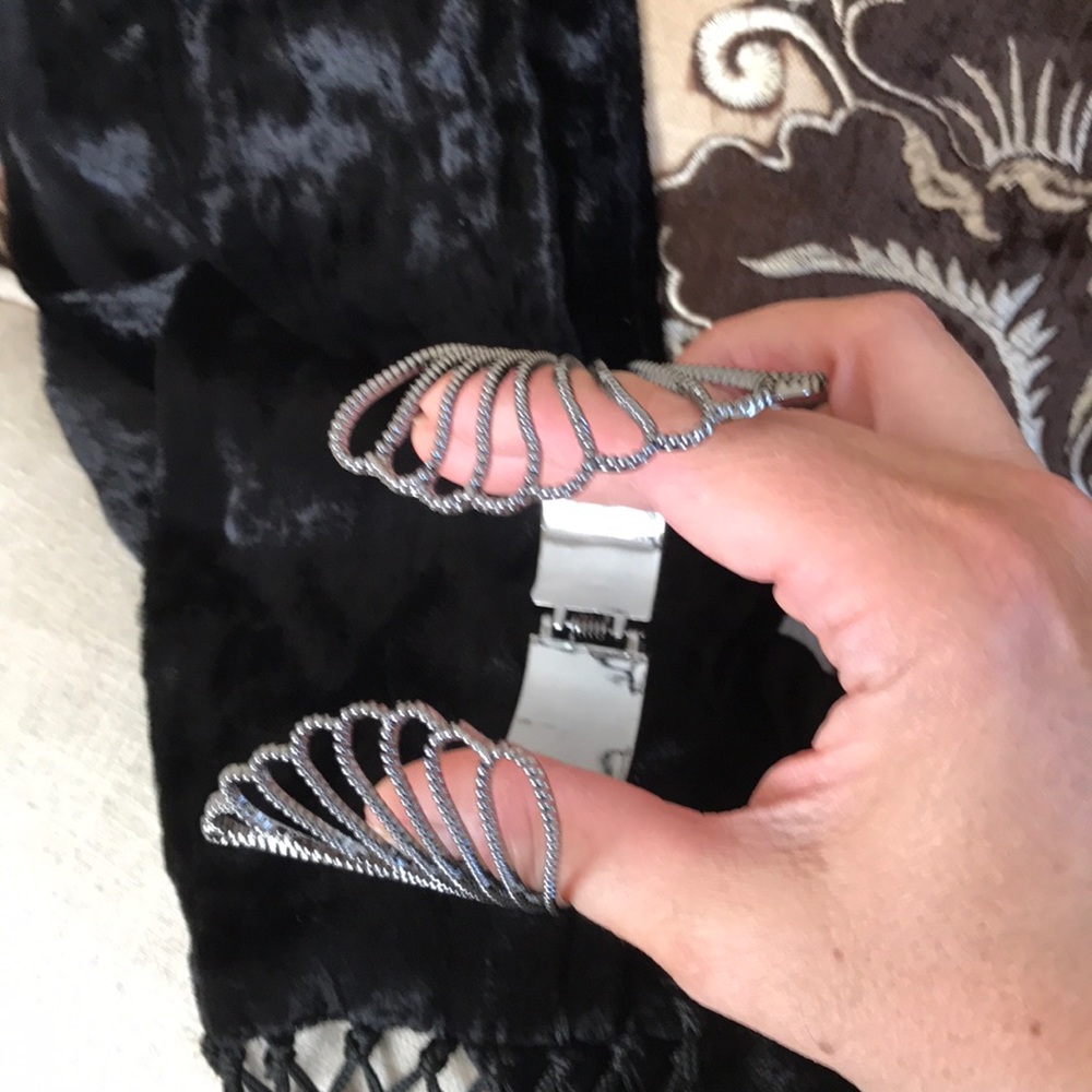 Mermaid Shell Bracelet - Picture 6 of 7